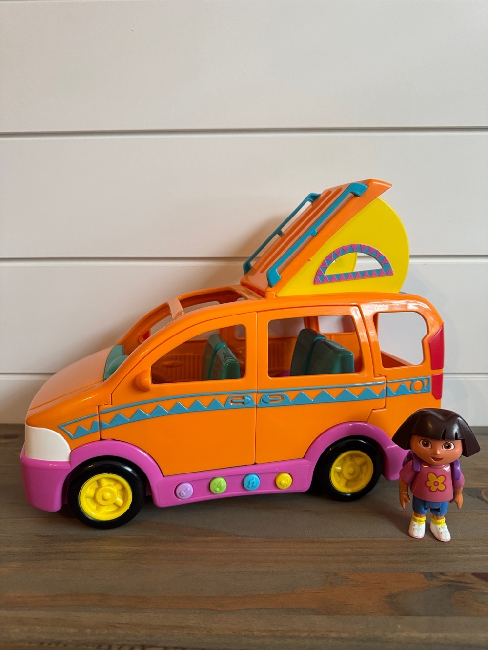 Mattel | Dora the Explorer: Talking Vamonos Van (2003) - Toy Van & Figure Set